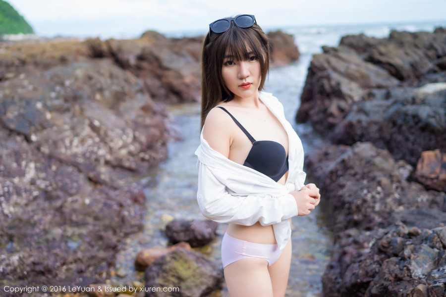 LeYuan 星乐园 Vol.012 冷不丁户外岩石湿身比基尼沙滩写真