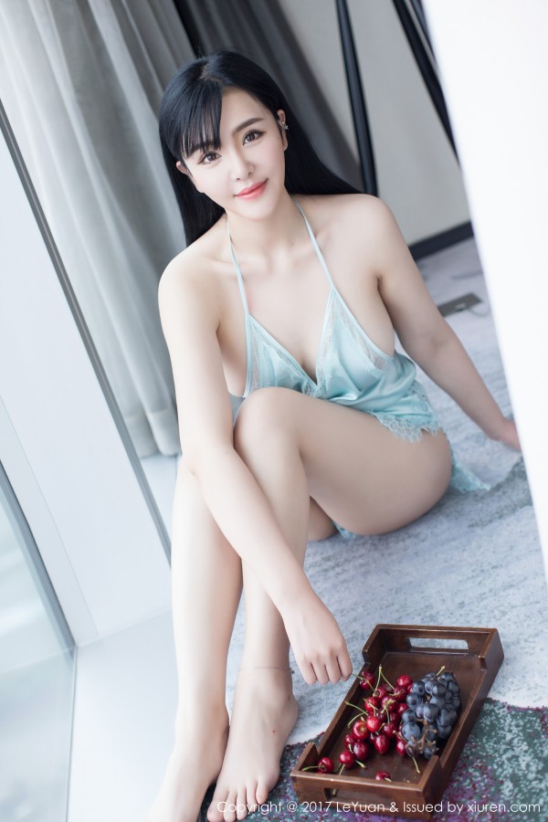 LeYuan 星乐园 Vol.045 刘钰儿香肩美臀诱惑内衣私房