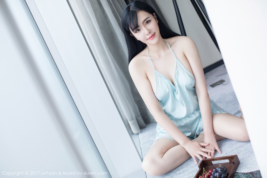 LeYuan 星乐园 Vol.045 刘钰儿香肩美臀诱惑内衣私房