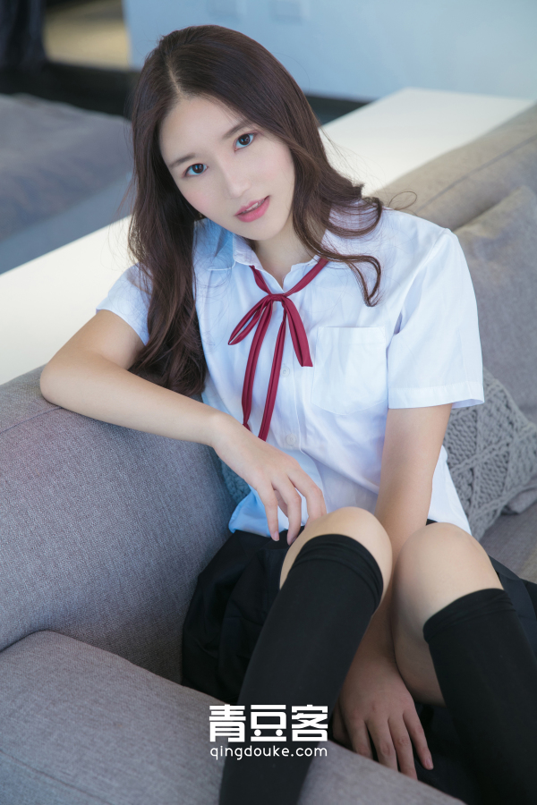 [青豆客]甜美妹妹魏扭扭校服写真娇羞露骨惹人怜